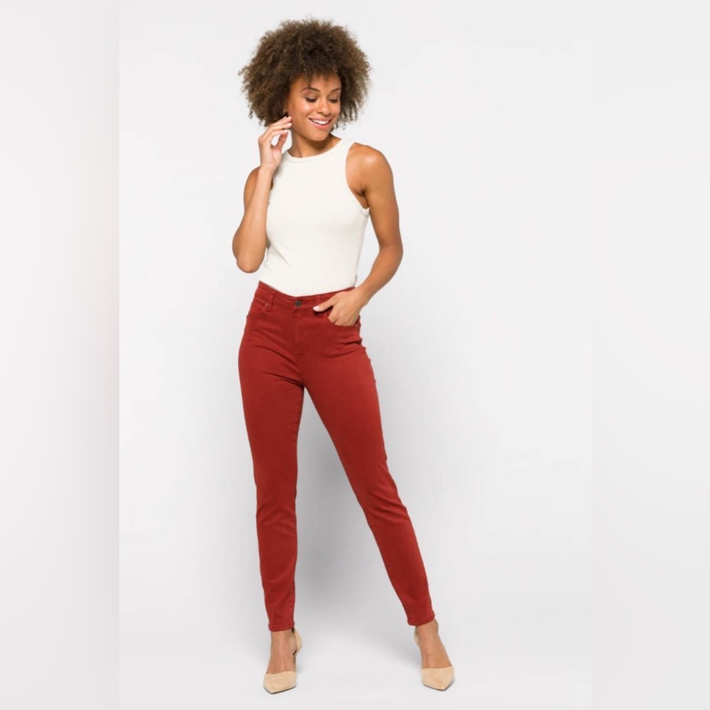 Liverpool
Abby High Rise Skinny Jean